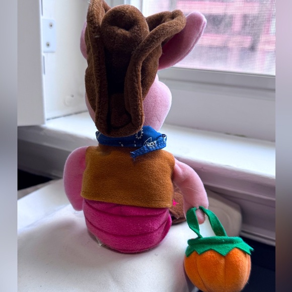 🐷🎃 Vintage Disney Cowboy Piglet Plush – Halloween 2000 Edition (8”) 🤠✨ - Picture 4 of 15